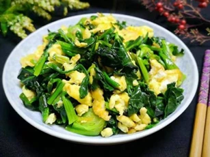 Trứng xào với rau này vừa ngon lại giàu vitamin C