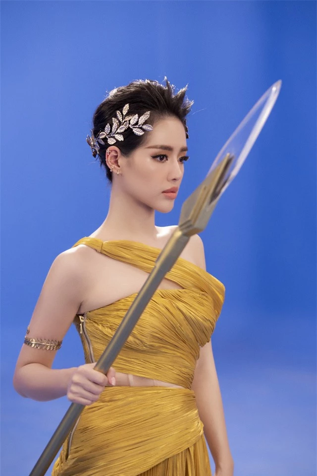 Angela Phương Trinh chính thức trở lại, cạnh tranh nhan sắc nữ thần với Á hậu Tú Anh, Khánh Linh - Ảnh 8.