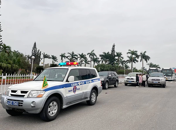 Đại học Đà Nẵng phối hợp với TP Đà Nẵng và tỉnh Quảng Trị bố trí xe đưa đón an toàn, có lực lượng CSGT dẫn đường...
