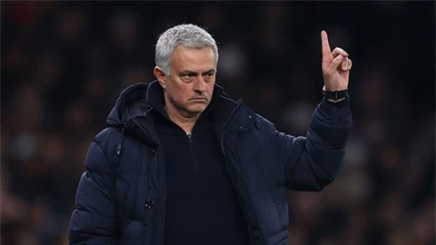 Mourinho phủ nhận dạy cầu thủ M.U kiếm phạt đền, chưa nghĩ tới tương lai của Bale