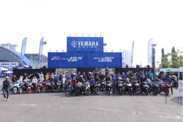 Các khách hàng sử dụng Winner X, Raider, Satria, Sonic,… háo hức tham dự sự kiện của Yamaha.