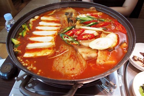 4 món lẩu nóng bỏng lưỡi thách thức ngày giá lạnh