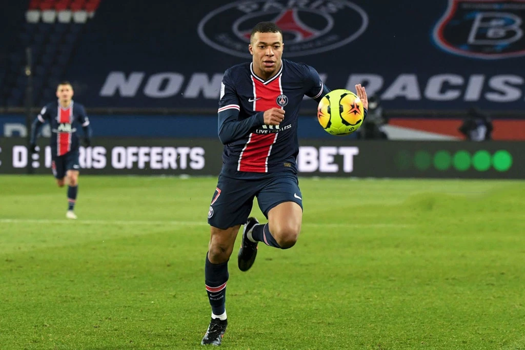 Tiền đạo: Kylian Mbappe (Paris Saint-Germain, 22 tuổi, định giá chuyển nhượng: 180 triệu euro).