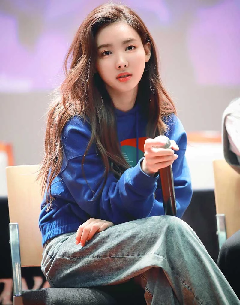 10. Nayeon (TWICE).