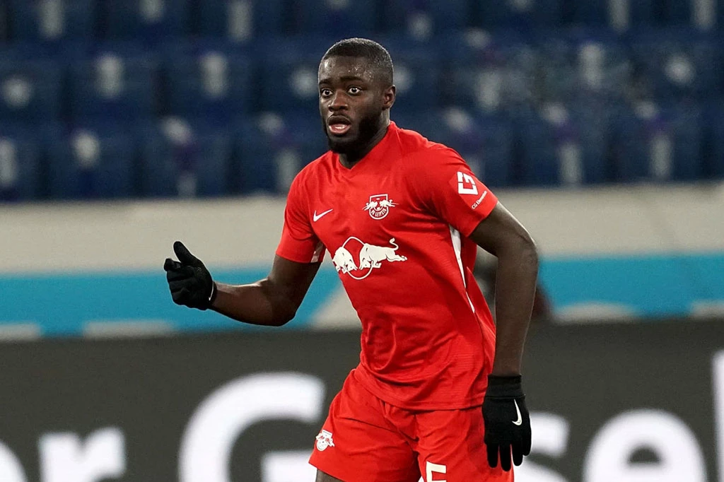 Trung vệ: Dayot Upamecano (RB Leipzig, 22 tuổi, định giá chuyển nhượng: 60 triệu euro).