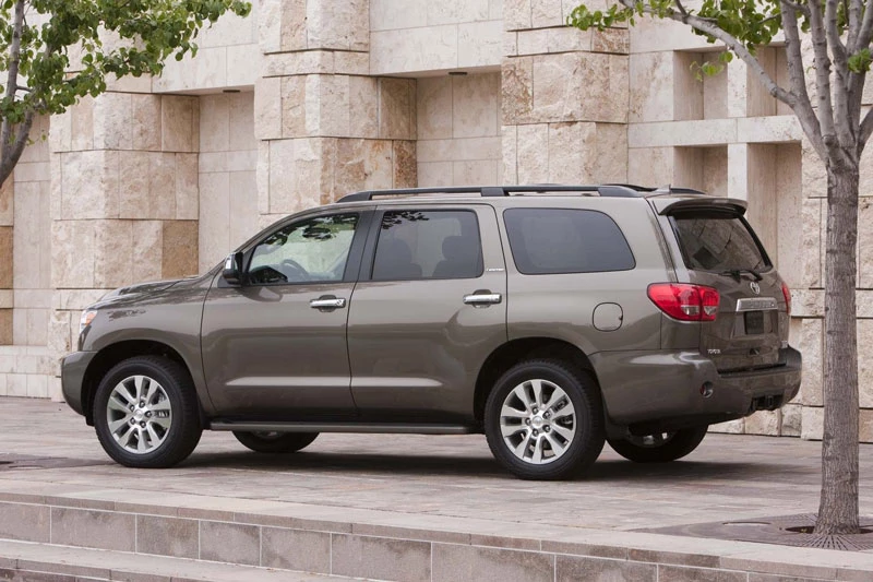 6. Toyota Sequoia (13,5% chủ sở hữu sử dụng xe từ 15 năm trở lên, cao hơn 1,8 lần so với mức trung bình).