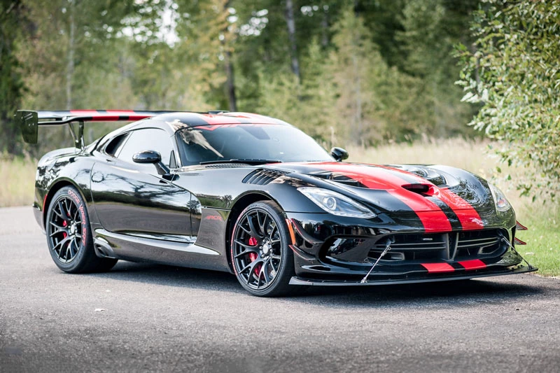 8. Dodge Viper ACR Extreme (vận tốc tối đa: 335 km/h).