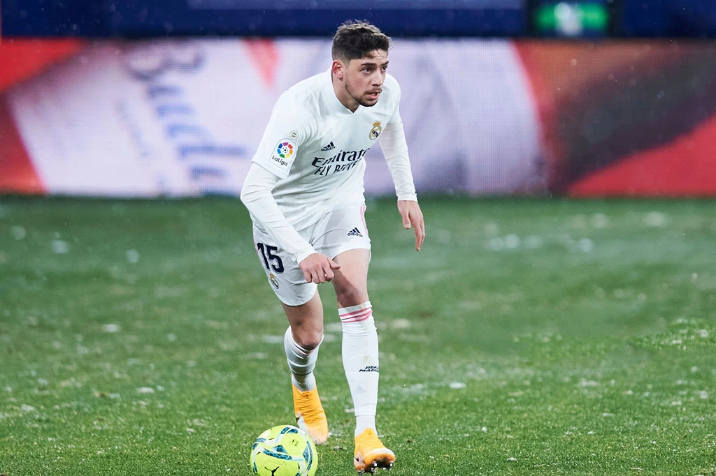 Tiền vệ: Federico Valverde (Real Madrid, 22 tuổi, định giá chuyển nhượng: 70 triệu euro).