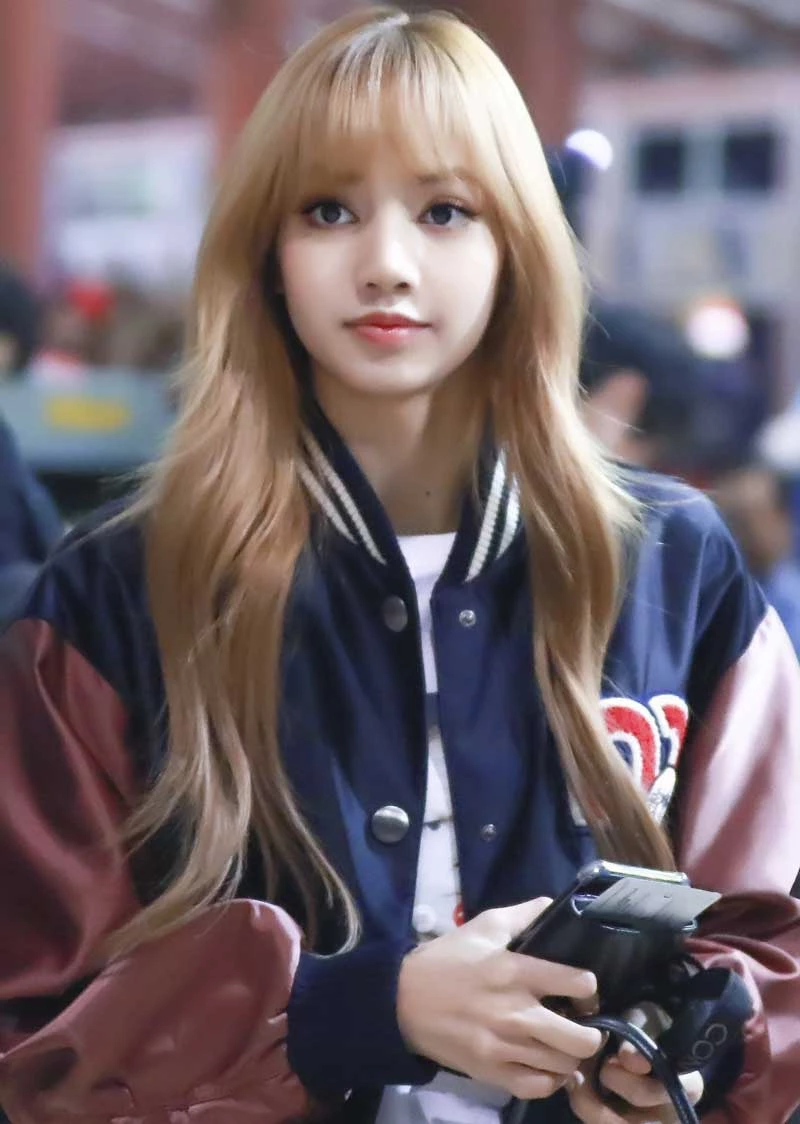 8. Lisa (BLACKPINK).