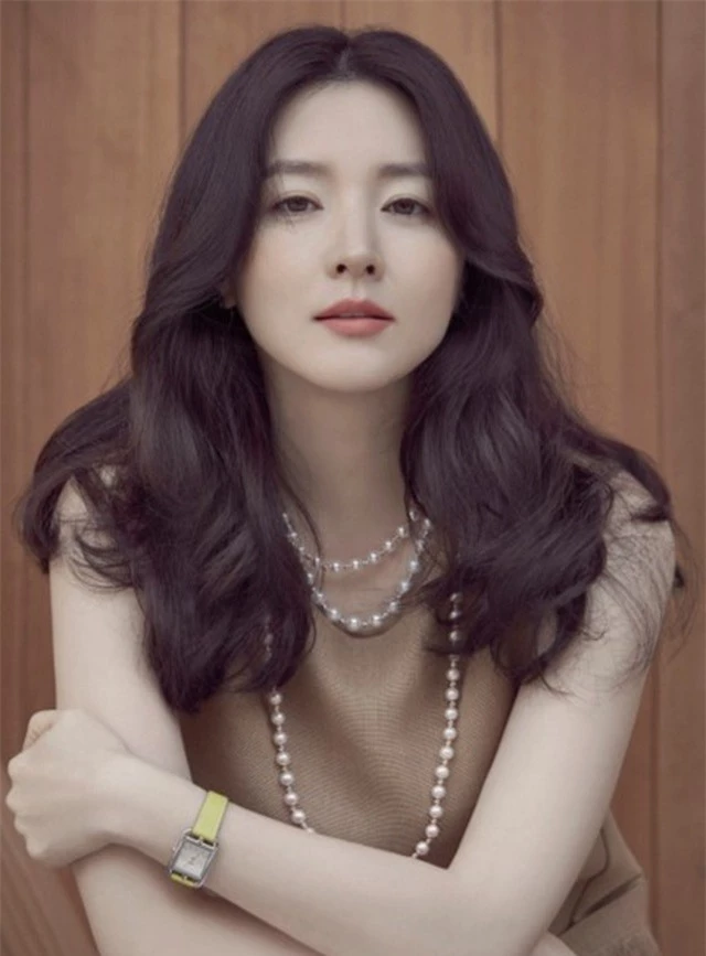 Ngưỡng mộ nhan sắc tuổi 50 của bảo vật quốc gia Lee Young Ae - 6