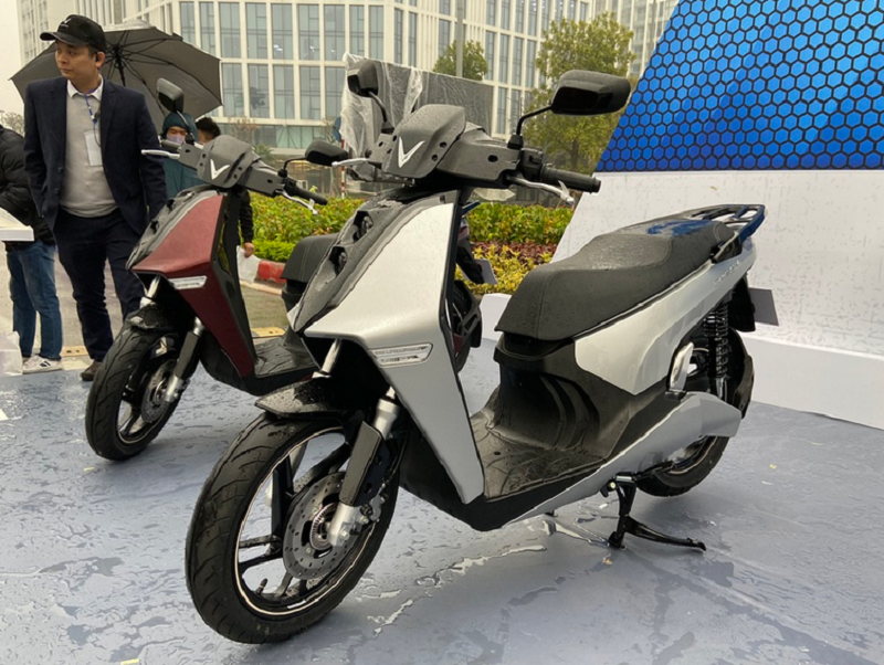 Xe máy điện VinFast Theon ra mắt, cùng kích thước Honda SH