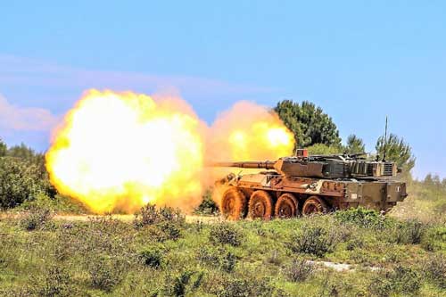 Quân đội Italia chuyển sang xe tăng bánh lốp