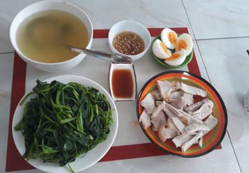 Tranh cãi chuyện chị khuyên em trai chia tay bạn gái vì chỉ biết nấu toàn món luộc