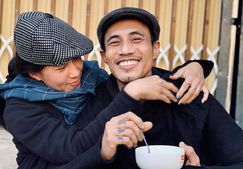 Vợ Phạm Anh Khoa tiết lộ chồng dọn đến 'khu phố nghèo' sống sau khi 'sóng gió ập đến'