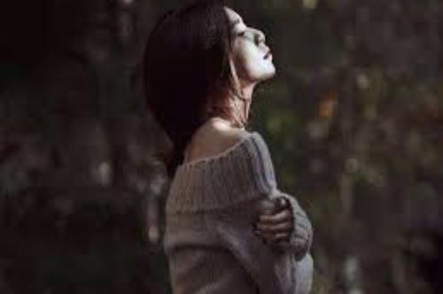 Không chồng mà chửa, tôi bị mẹ vứt quần áo đuổi ra khỏi nhà