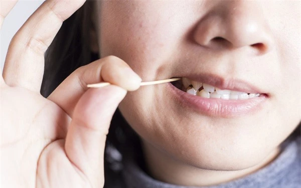 5 thói quen bạn đang tự hủy hoại hàm răng của mình