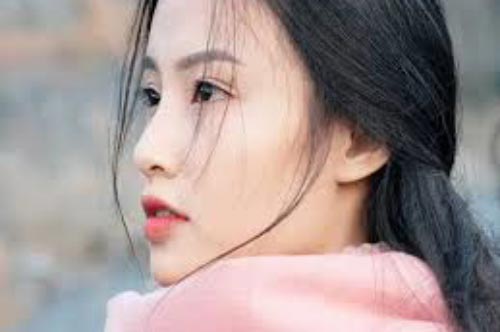 Thấy mẹ vợ lên chơi, chồng tôi đon đả ra đón rồi đi nấu ăn nhưng nhìn mâm cơm anh bưng lên, tôi giận tái mặt