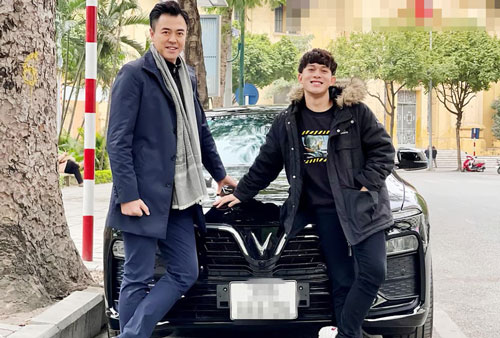 MC Tuấn Tú tậu xế hộp mới để đón Tết, nhập hội chung với Hồng Đăng