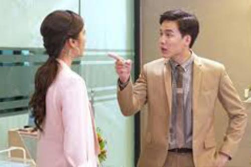 Con ốm gọi chồng giúp đỡ lúc 2h sáng thì bị mắng xối xả: "Chỉ tiêu tiền với trông con mà không xong", 5 hôm sau cô vợ đưa ra quyết định đanh thép