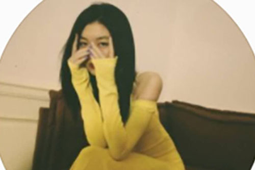 Con gái hở hàm ếch của Vương Phi khiến ai cũng ngỡ ngàng vì diện váy mỏng tang khoe thân hình gợi cảm