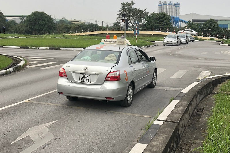 Các lỗi trừ điểm trong bài thi sát hạch lái xe sa hình