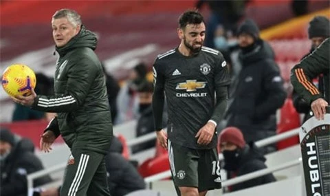 Solskjaer rút Fernandes ra nghỉ vì lý do chiến thuật