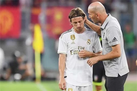 HLV Zidane đang vắt kiệt sức của các lão tướng như Modric