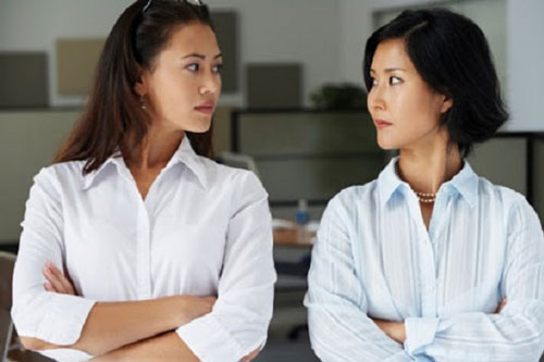 Vừa lên chức, nữ trưởng phòng bị đề nghị điều khó nghĩ