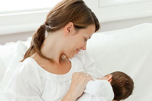 5 thực phẩm bạn không nên ăn nếu đang cho con bú