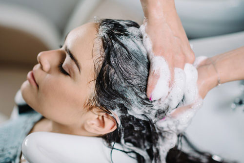 Thói quen xấu vô tình làm tổn thương mái tóc