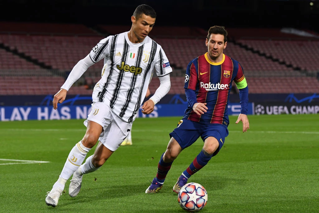 Ronaldo (trái) và Messi.