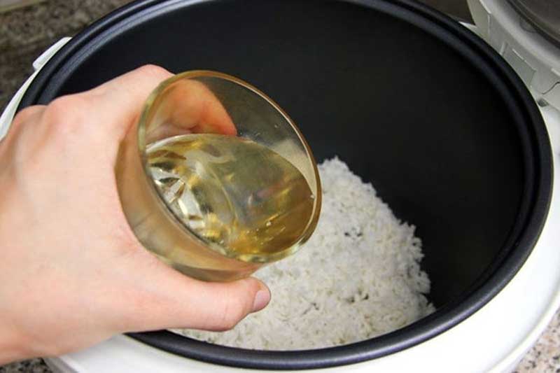 Khi nấu cứ cho thêm thứ này, cơm vừa dẻo thơm lại bổ không kém 'nhân sâm Hàn Quốc'