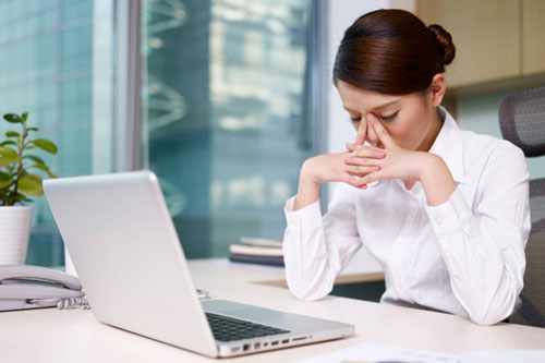 2 cách chữa thâm mắt khi ngồi máy tính nhiều