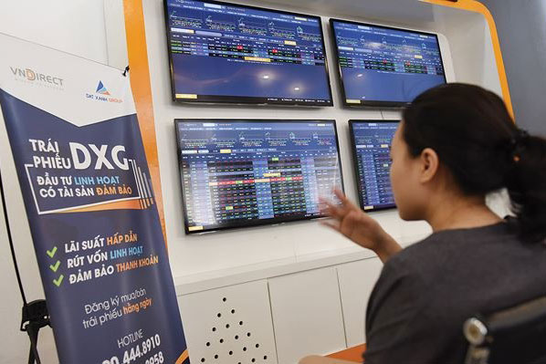 Cảnh báo doanh nghiệp bất động sản "ôm' nợ lớn từ trái phiếu và ngân hàng