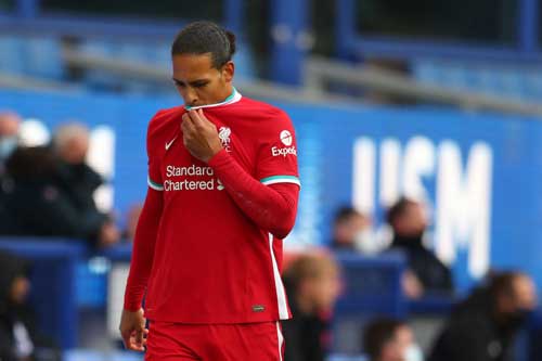 Liverpool nhớ Van Dijk vì tấn công hơn là phòng ngự