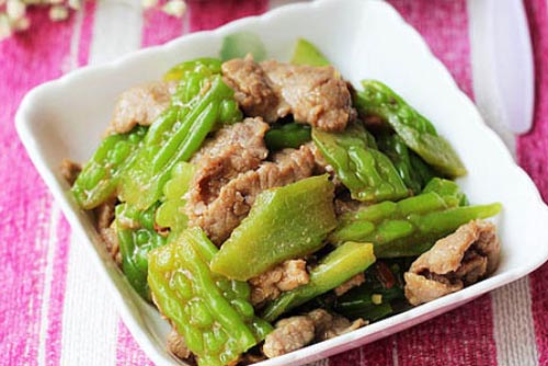 Cách làm món thịt bò xào mướp đắng thơm ngon đãi cả nhà ai ăn cũng thích