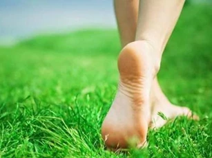 Những lợi ích khi bạn thường xuyên đi chân đất