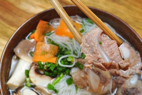 Làm bún sườn non ngon hơn ngoài hàng chiêu đãi cả nhà