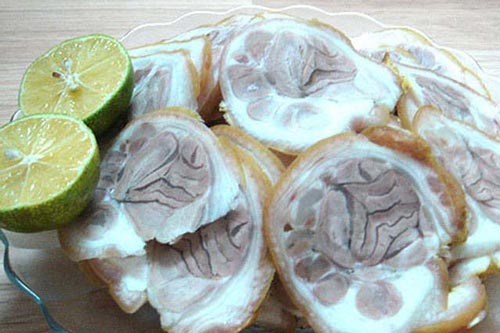 Cách luộc thịt chân giò thơm ngon, chắc giòn thái tròn vòng nhất