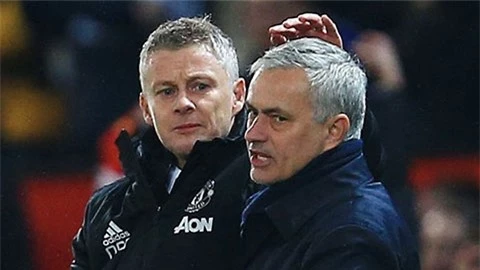 'Mourinho dựng xe buýt thì bị chỉ trích, còn Solskjaer thì không'