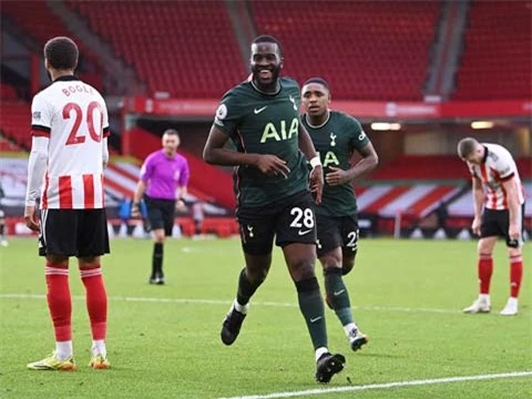 Ndombele (28) ăn mừng bàn thắng vào lưới Sheffield United