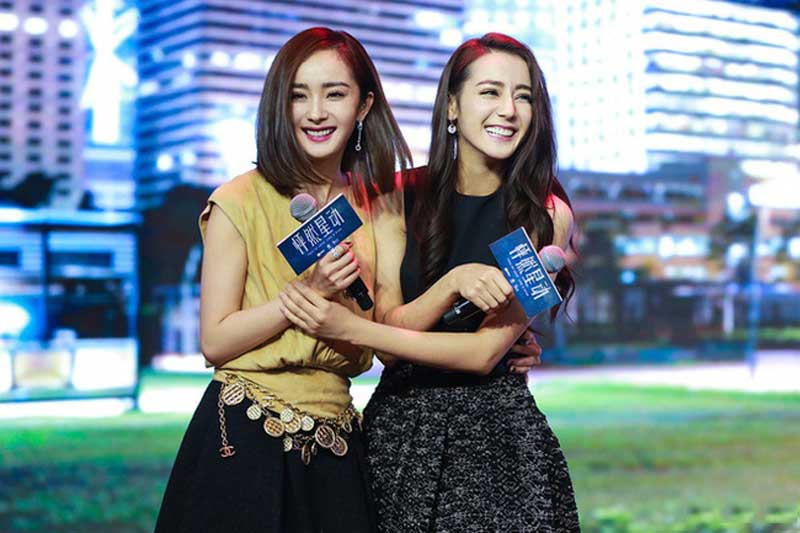 Những cặp chị em thân thiết đáng ngưỡng mộ nhất làng giải trí Hoa Ngữ: Không thể thiếu Dương Mịch - Địch Lệ Nhiệt Ba