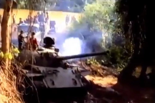 Xe tăng hạng trung T-54 của Quân đội Việt Nam trên chiến trường Campuchia. Ảnh: RG.