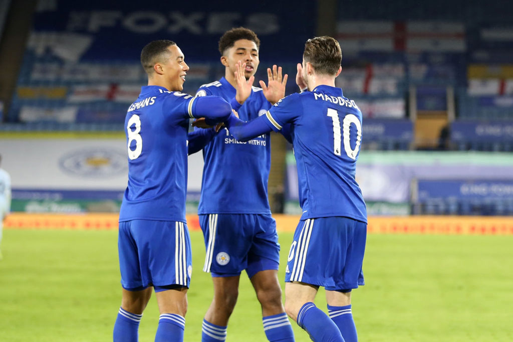 Đánh bại Chelsea, Leicester tạm chiếm ngôi đầu của M.U