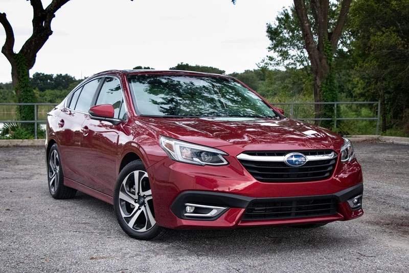 7. Subaru Legacy (giá khởi điểm: 23.820 USD).