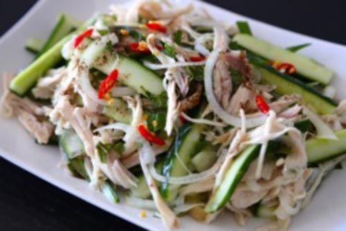 Làm nộm gà xé phay dưa chuột kiểu này ai ăn cũng ghiền