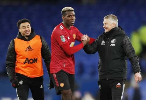 Bất ngờ đẩy Pogba sang cánh phải, HLV Solskjaer giúp M.U có trận đấu ấn tượng trước Liverpool