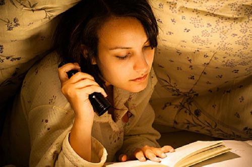 9 thói quen hàng ngày gây hại cho mắt