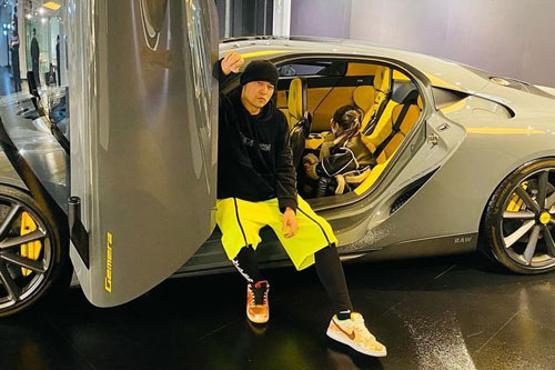 Châu Kiệt Luân gây sốt mạng xã hội khi khoe siêu xe mới hơn 71 tỷ đồng