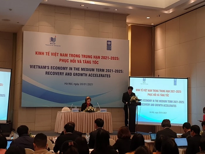 Hội thảo “Kinh tế Việt Nam trong trung hạn 2021-2025: Phục hồi và tăng tốc”.